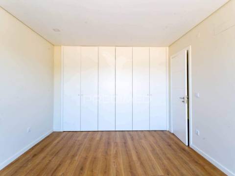 Moradia t4 -condomínio fechado éden entroncamento