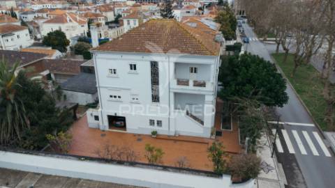 Vivenda de 3 pisos com garagem