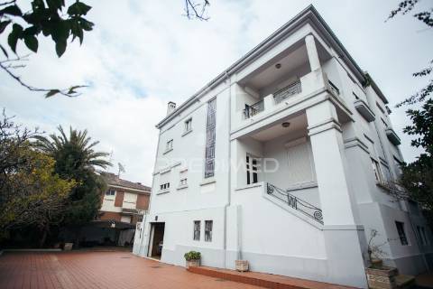 Vivenda de 3 pisos com garagem