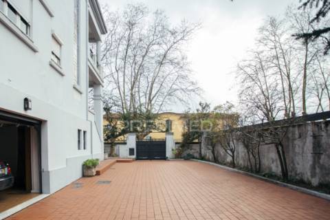 Vivenda de 3 pisos com garagem