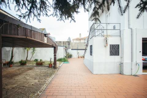 Vivenda de 3 pisos com garagem