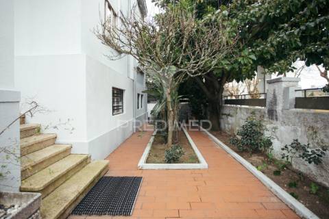 Vivenda de 3 pisos com garagem