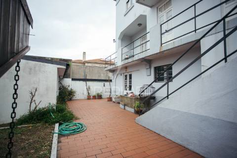 Vivenda de 3 pisos com garagem