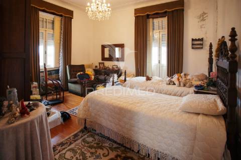 Vivenda de 3 pisos com garagem