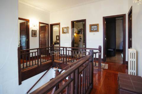 Vivenda de 3 pisos com garagem