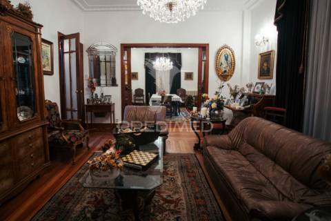 Vivenda de 3 pisos com garagem