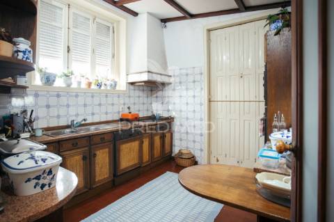 Vivenda de 3 pisos com garagem