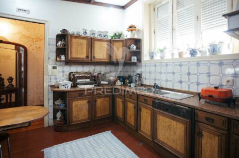 Vivenda de 3 pisos com garagem