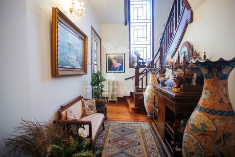 Vivenda de 3 pisos com garagem