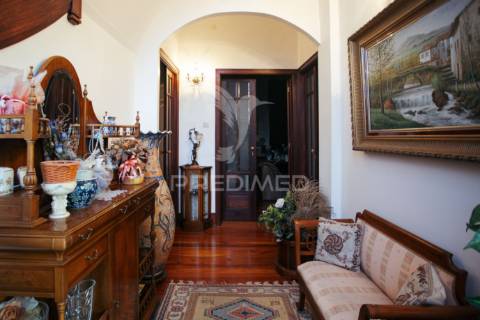 Vivenda de 3 pisos com garagem