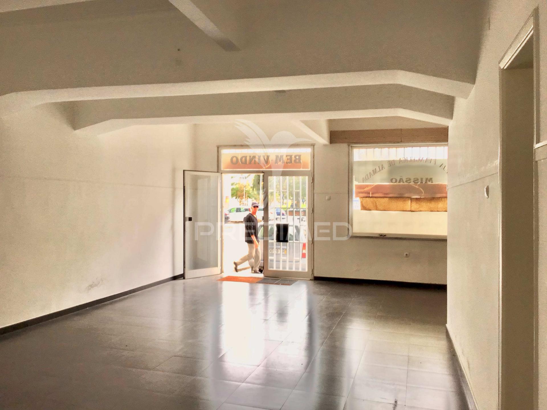 Loja c/ logradouro em corroios centro da cidade