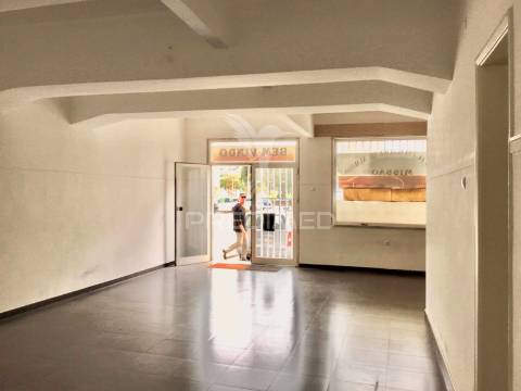 Loja c/ logradouro em corroios centro da cidade