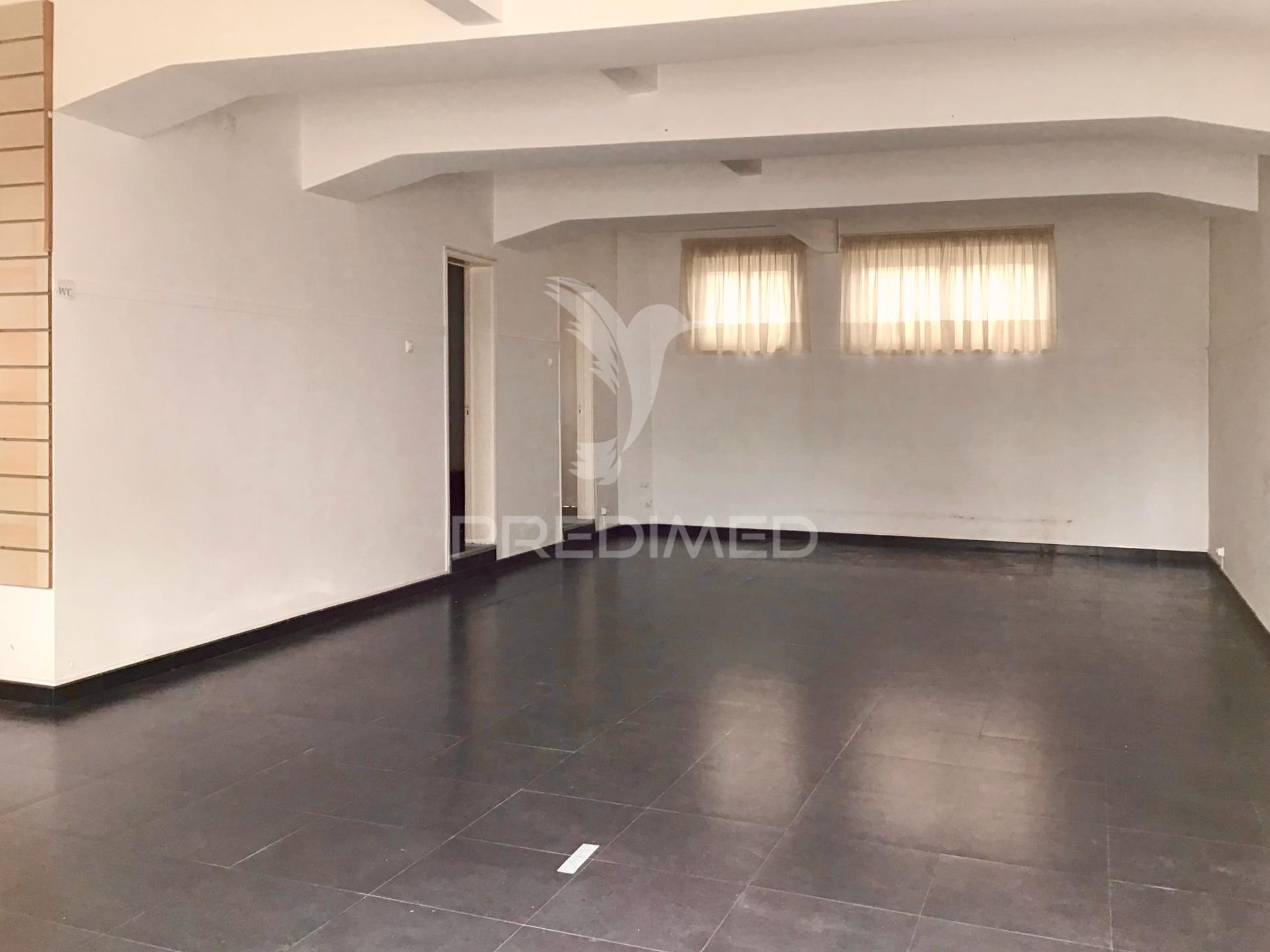 Loja c/ logradouro em corroios centro da cidade