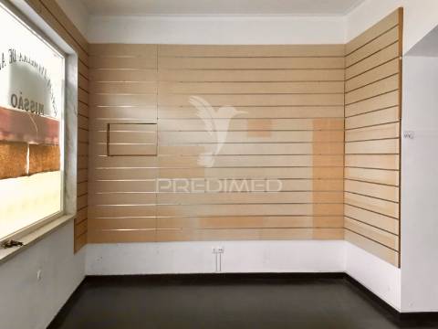 Loja c/ logradouro em corroios centro da cidade