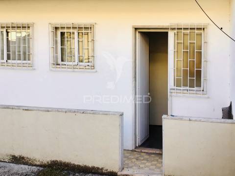 Loja c/ logradouro em corroios centro da cidade