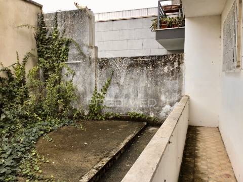 Loja c/ logradouro em corroios centro da cidade