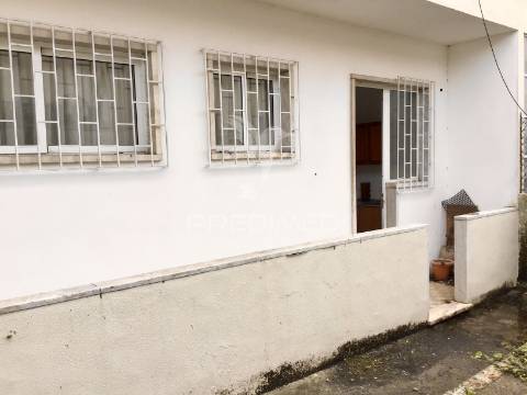 Loja c/ logradouro em corroios centro da cidade