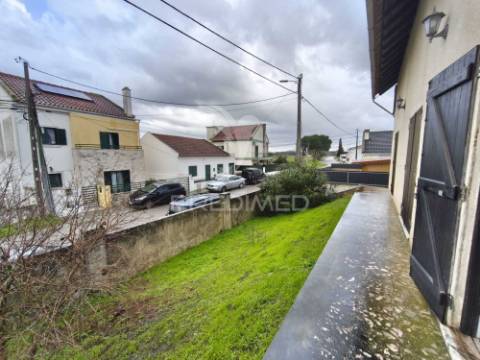 Moradia t5, com garagem e espaço exterior