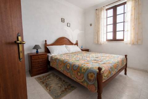 Moradia t5, com garagem e espaço exterior