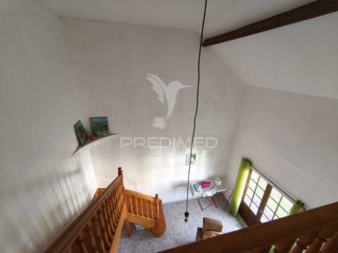 Moradia t5, com garagem e espaço exterior