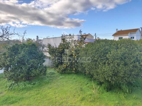 Moradia t5, com garagem e espaço exterior