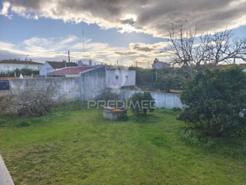 Moradia t5, com garagem e espaço exterior