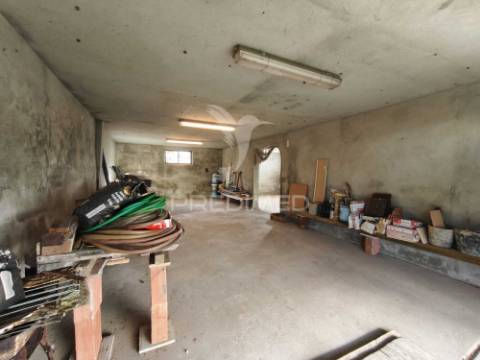 Moradia t5, com garagem e espaço exterior