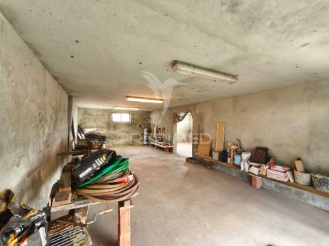 Moradia t5, com garagem e espaço exterior