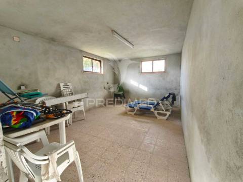 Moradia t5, com garagem e espaço exterior