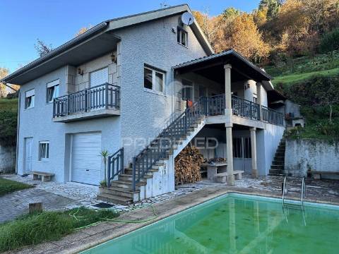 Moradia com vista para o gerês com piscina