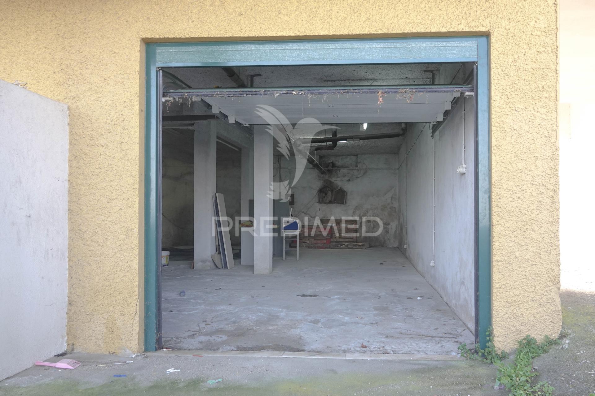 Estacionamento coberto e fechado, abrantes.