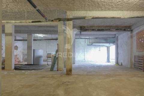 Estacionamento coberto e fechado, abrantes.