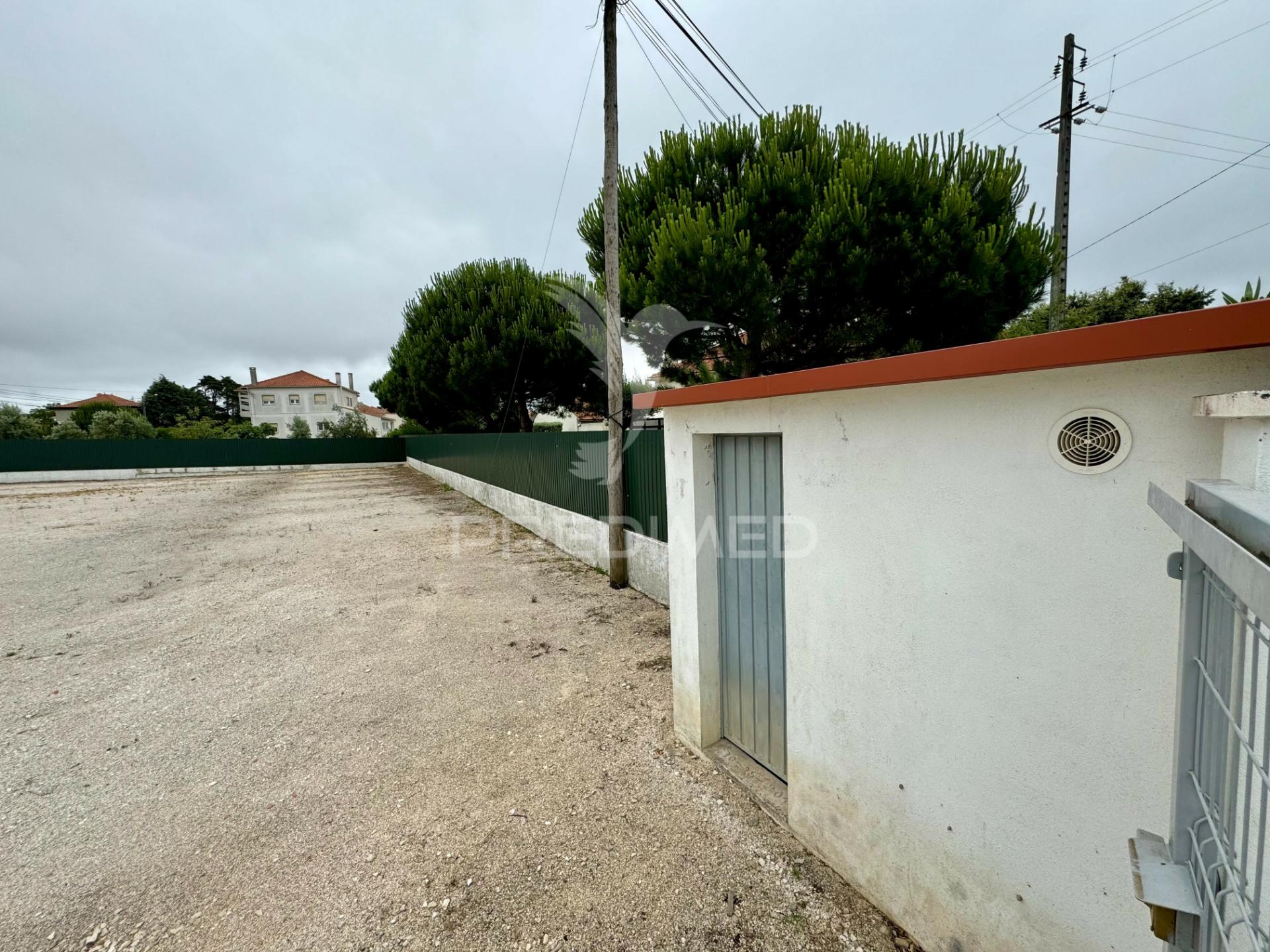 Terreno na estrada de leiria situado em loureira