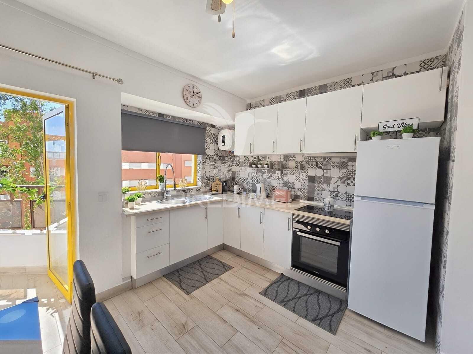 Apartamento renovado, piscina, 200 metros da praia da rocha