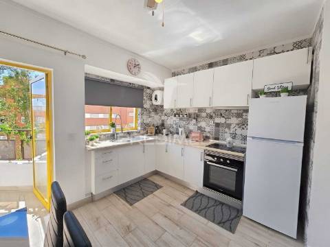 Apartamento renovado, piscina, 200 metros da praia da rocha