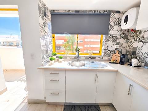 Apartamento renovado, piscina, 200 metros da praia da rocha