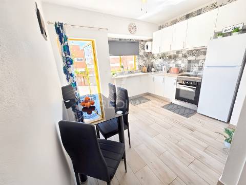 Apartamento renovado, piscina, 200 metros da praia da rocha