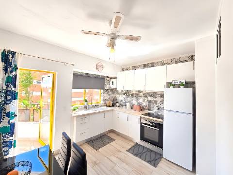 Apartamento renovado, piscina, 200 metros da praia da rocha