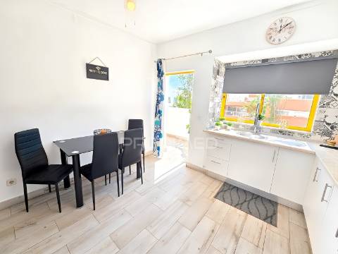 Apartamento renovado, piscina, 200 metros da praia da rocha