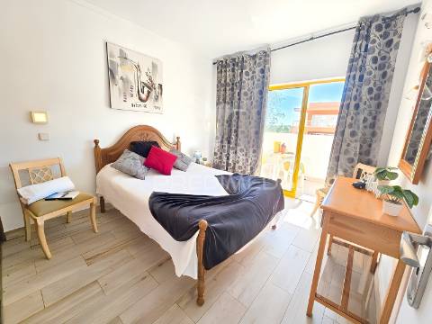 Apartamento renovado, piscina, 200 metros da praia da rocha