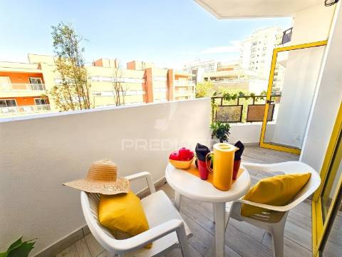 Apartamento renovado, piscina, 200 metros da praia da rocha