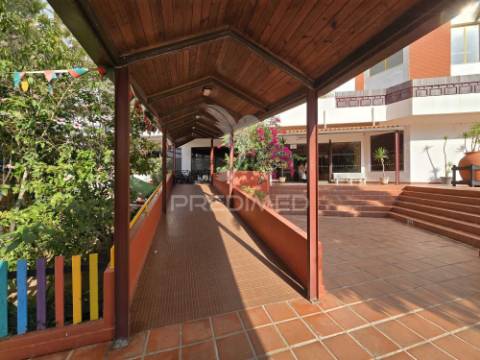 Apartamento renovado, piscina, 200 metros da praia da rocha