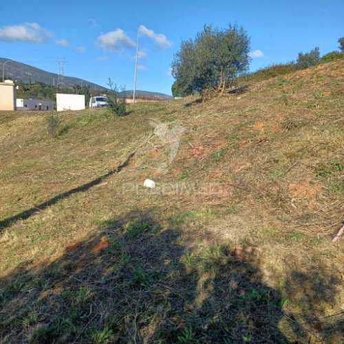 Terreno urbano com 683m2 em alenquer