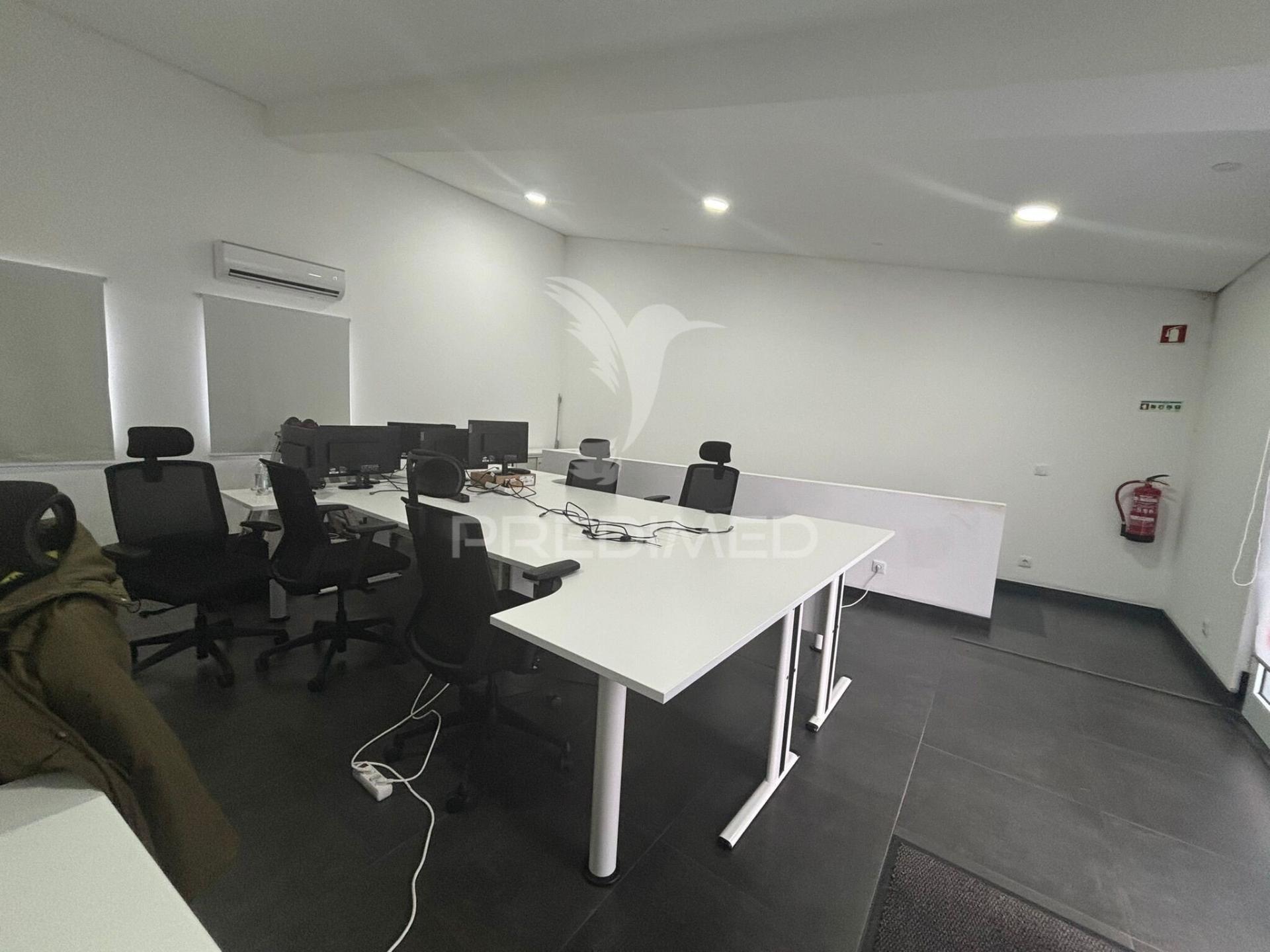 Arrenda-se espaço comercial no bailão – são pedro