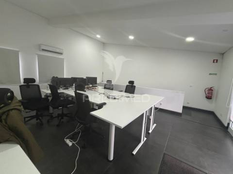 Arrenda-se espaço comercial no bailão – são pedro