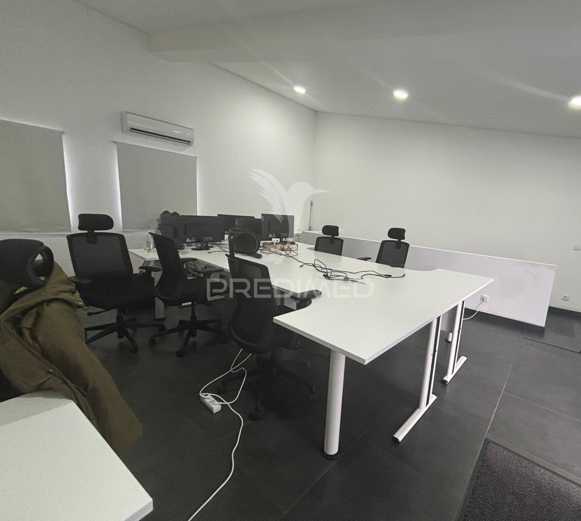 Arrenda-se espaço comercial no bailão – são pedro