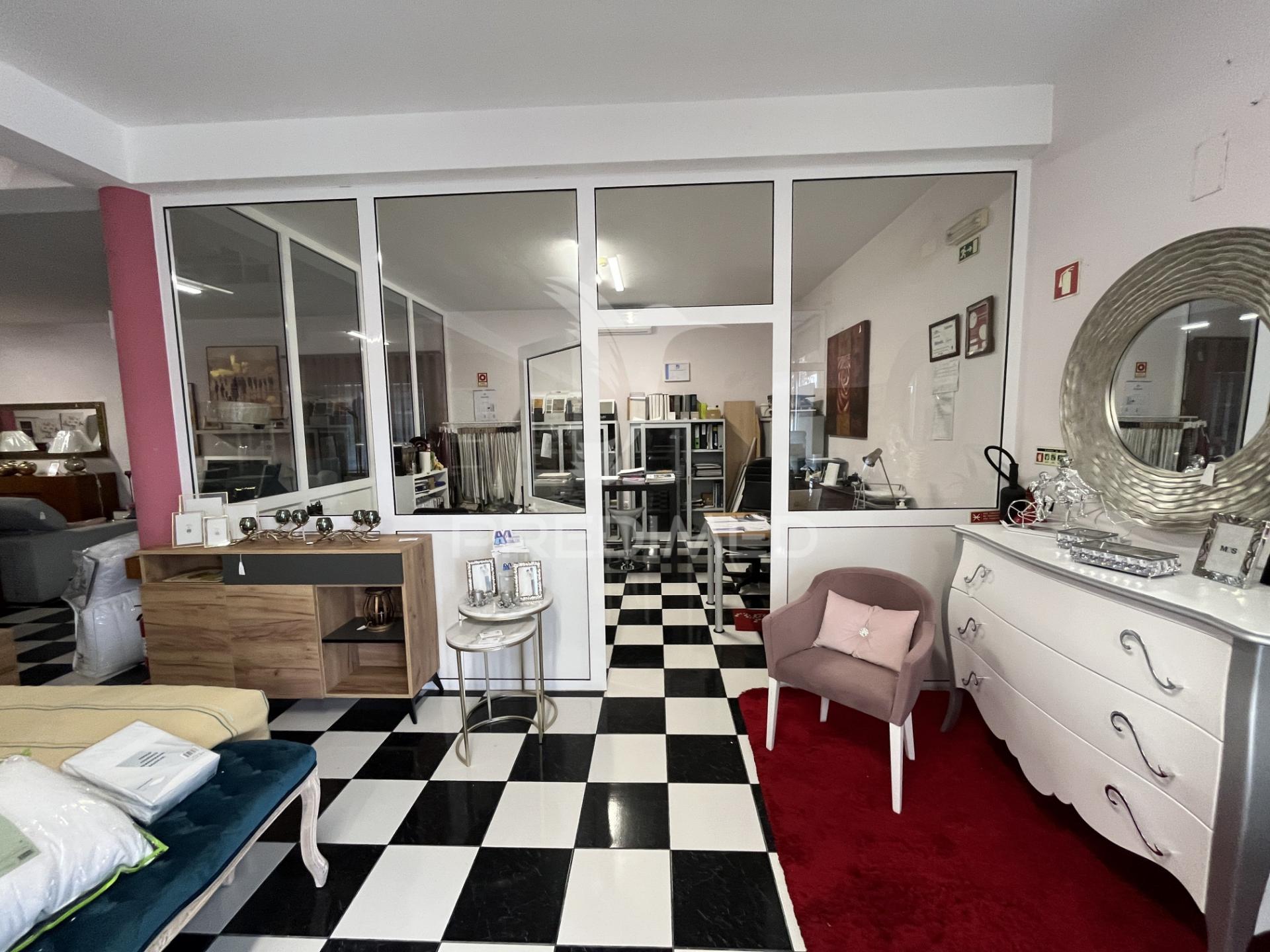 Espaço comercial e armazém em ferreira do alentejo