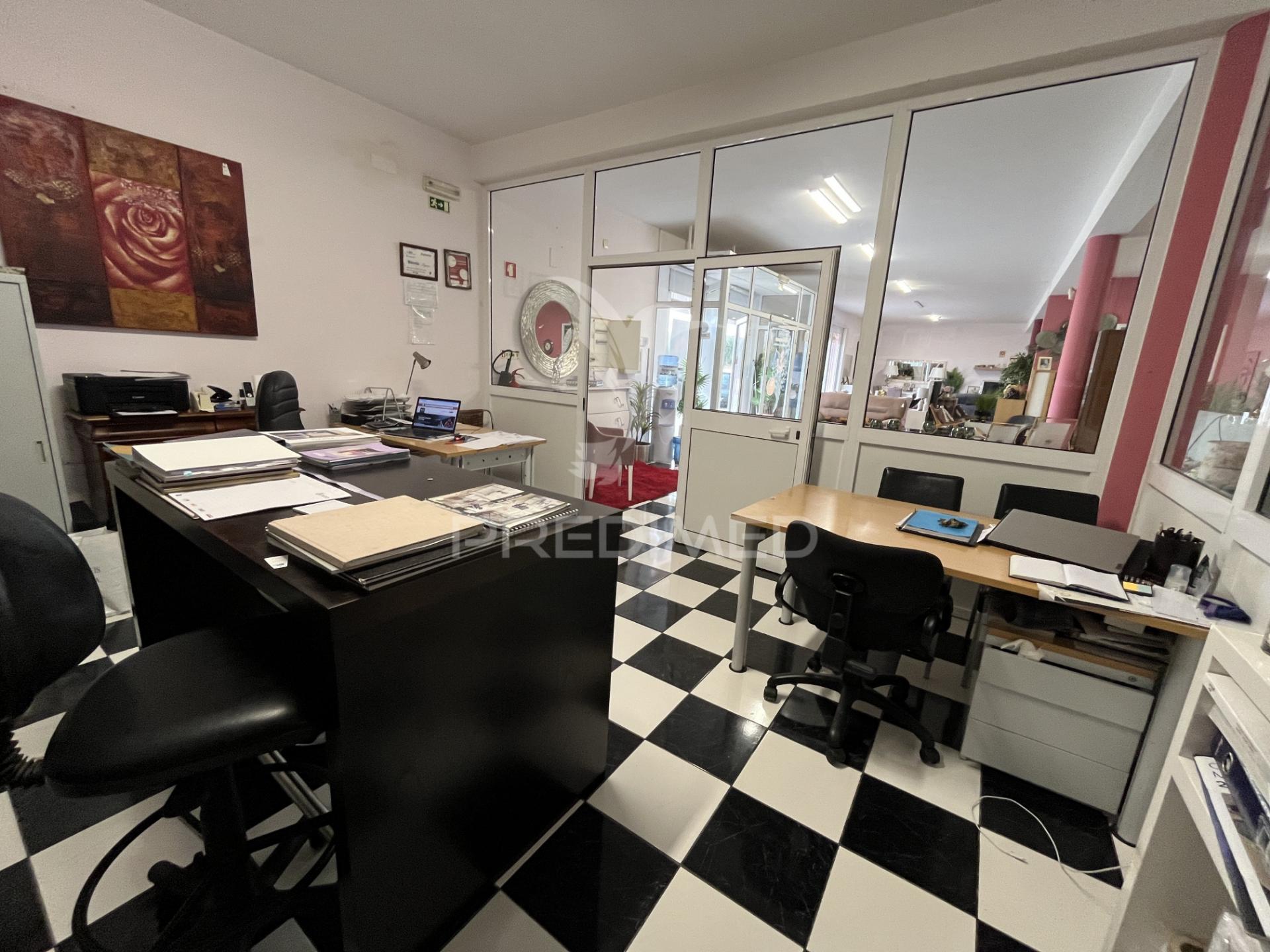 Espaço comercial e armazém em ferreira do alentejo