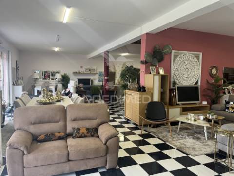 Espaço comercial e armazém em ferreira do alentejo