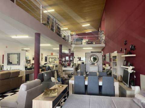 Espaço comercial e armazém em ferreira do alentejo